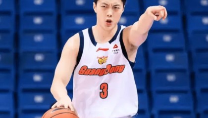 星空体育公司-胡明轩出战27分钟，投篮3中3、罚球8中6得到13分5助攻