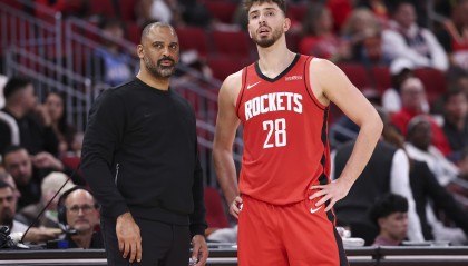 星空体育公司-还玩抽象？申京罚球完全不在状态 再次出现两罚不中的情况！