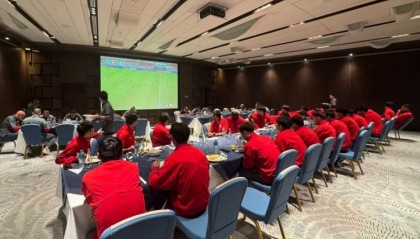 星空体育公司-海港全队集体观看U23亚洲杯半决赛，为吾米提江、蒯纪闻助威